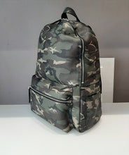 Load image into Gallery viewer, Orciani Zaino Camouflage in pelle

