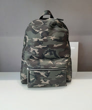 Load image into Gallery viewer, Orciani Zaino Camouflage in pelle
